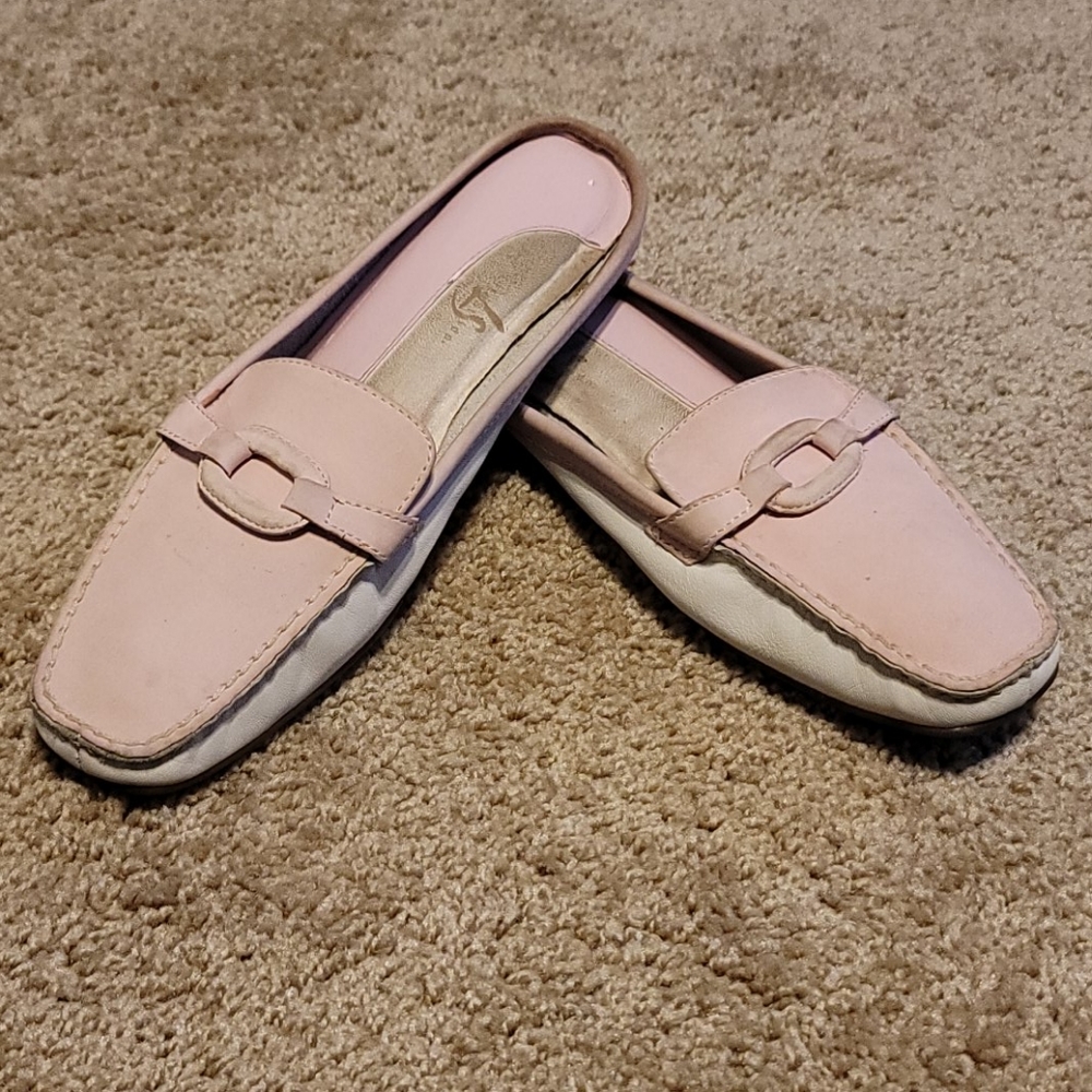 Shoes - Picture 8 of 16